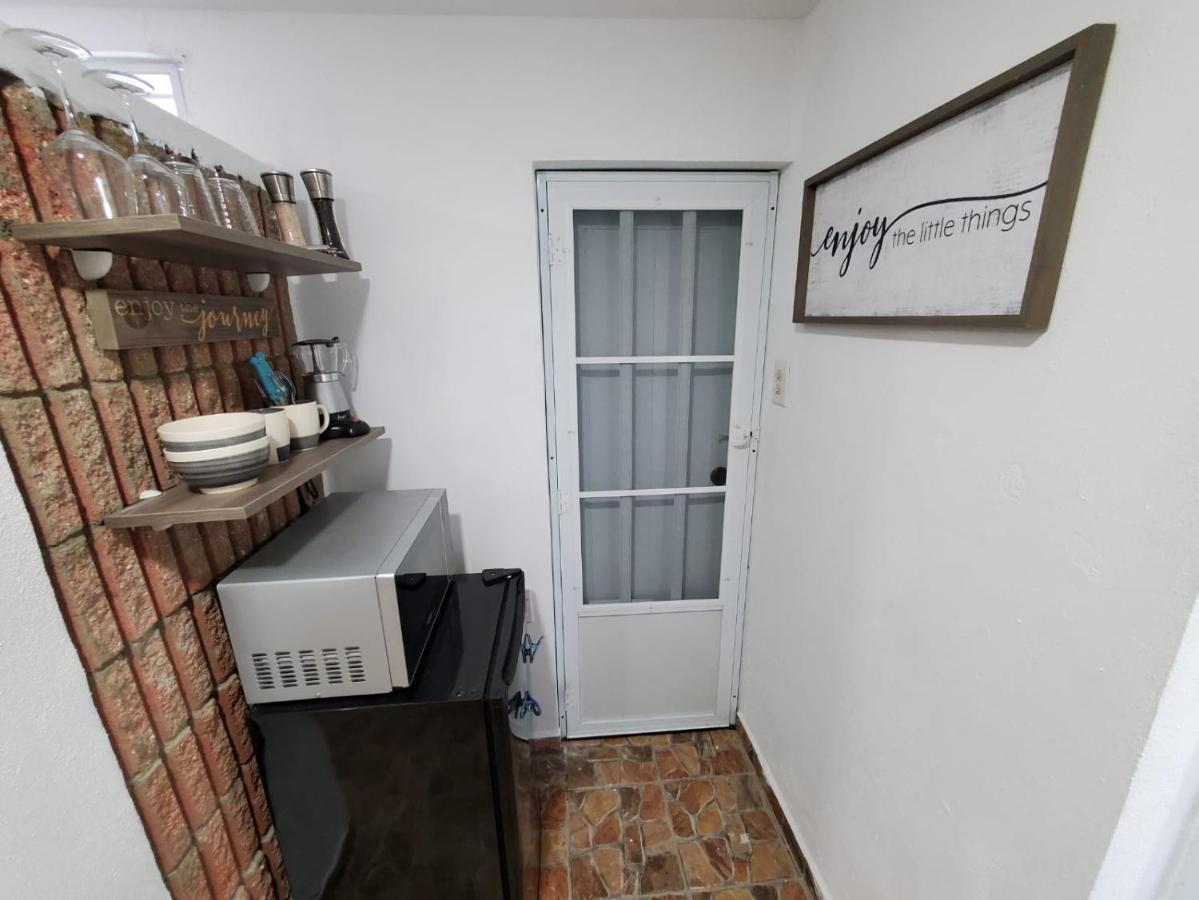 Aguadilla Breeze Apt In Gated Complex 8 Minute Walk To Crashboat Beach Esterno foto